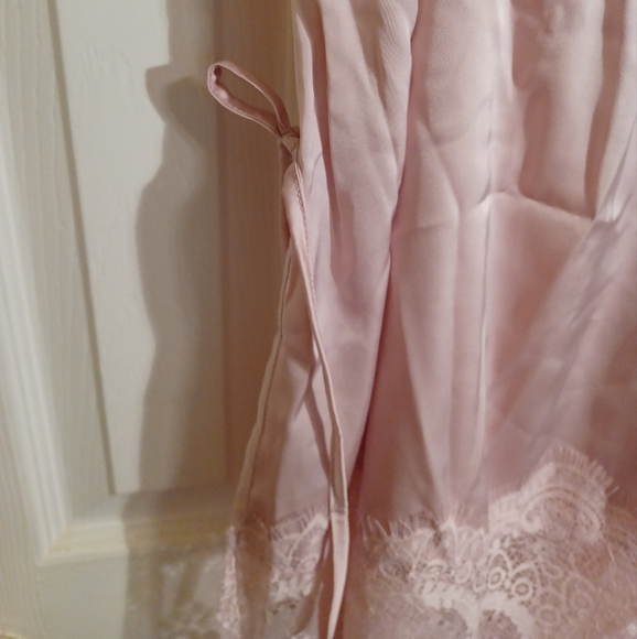 Delicate pink silky chemise with G-string - Picture 7 of 7